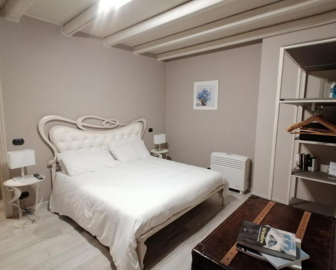 Casale Raffaello B&B Como Albese Con Cassano 외부 사진