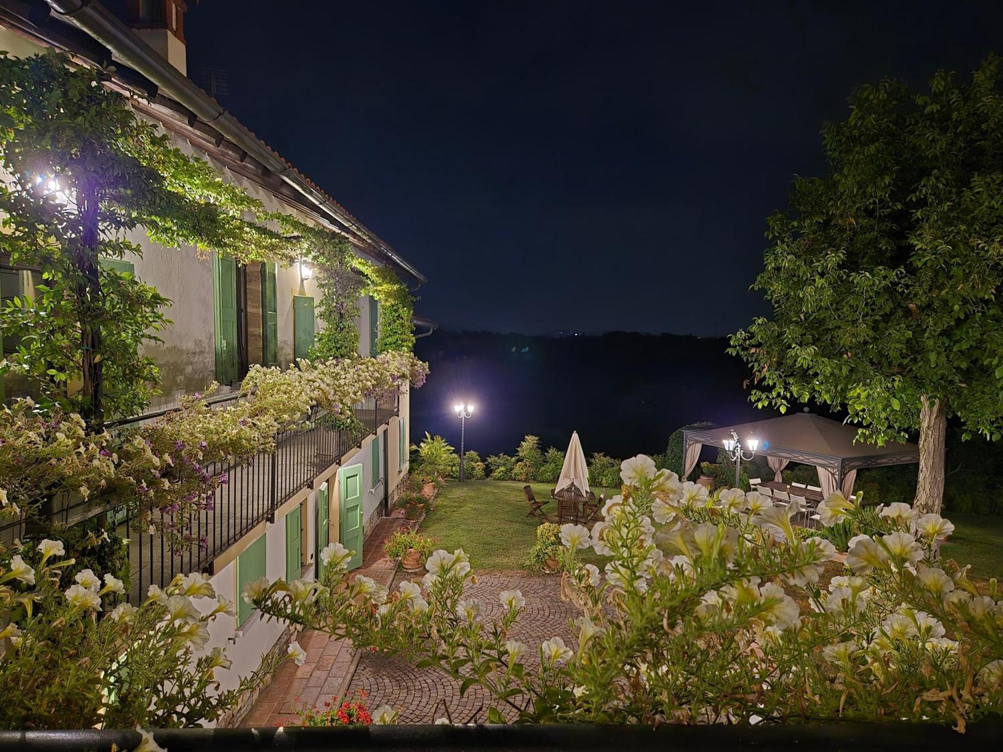 Casale Raffaello B&B Como Albese Con Cassano 외부 사진